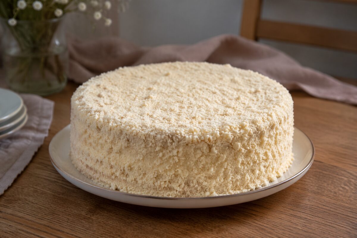Кулінари поділились рецептом вологого торта з бюджетних продуктів. Фото: Сенсація