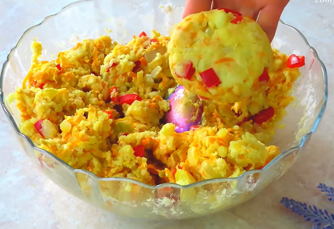 Рецепт смачних котлет з картоплі. Фото YouTube ТІАНА готувати просто