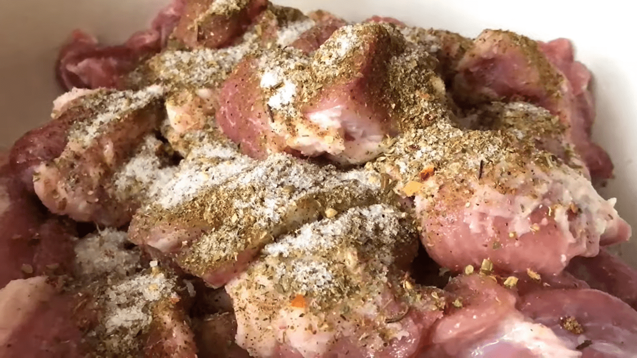 Експерти розповіли, як краще маринувати шашлик зі свинини