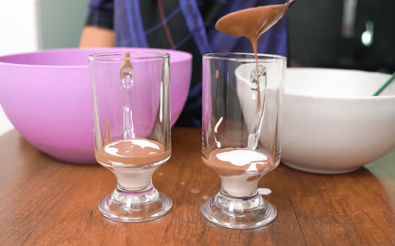 Рецепт смачного і легоко десерту. Фото YouTube Alina FooDee