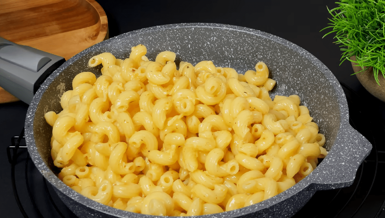 Рецепт смачної і бюджетної вечері з трьох інгредієнтів. Фото: скриншот з відео