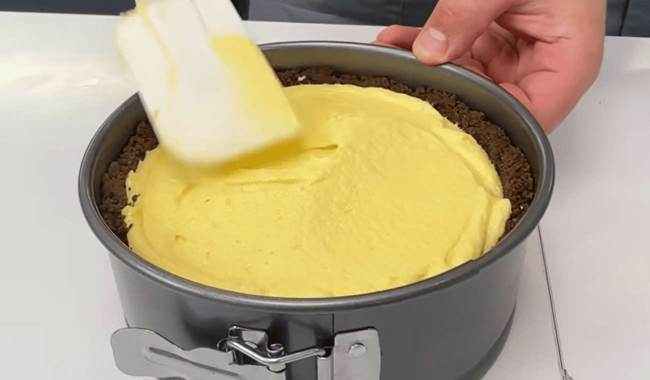 Рецепт дуже смачного торта без випічки за 15 хвилин. Фото: YouTube Іван Янюк