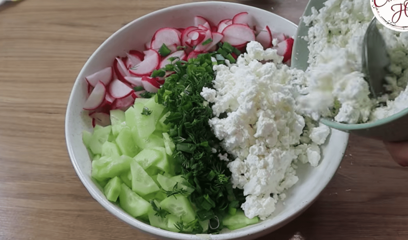 Рецепт дуже смачного весняного салату з редискою