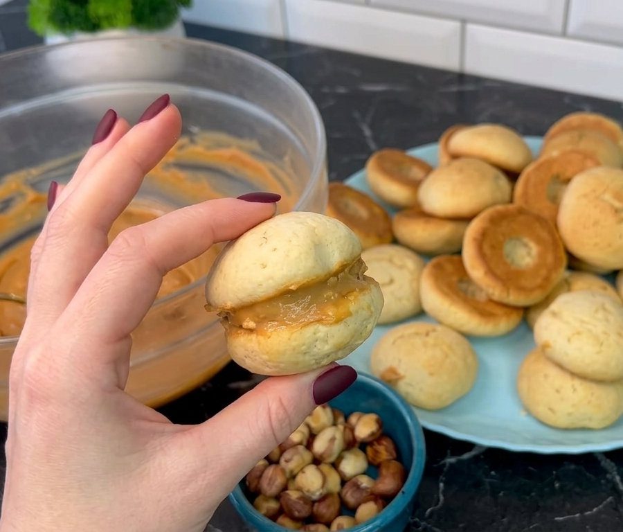 Рецепт смачних та ароматних тістечок "Персики" з горіхами та ніжним кремом