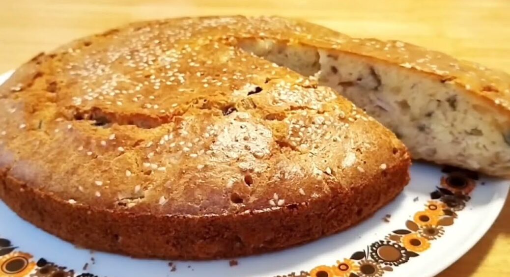 Їм його і на дієті, і на свята: супер легкий рибний пиріг – готується просто, зʼїдається швидко 