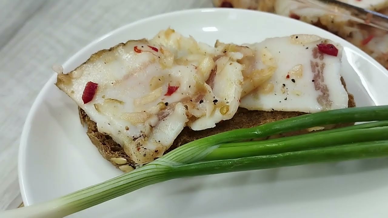 Рецепт маринованого сала по-домашньому. Фото: Youtube канал Домашня кухня та життя навколо від Віталія Дороша