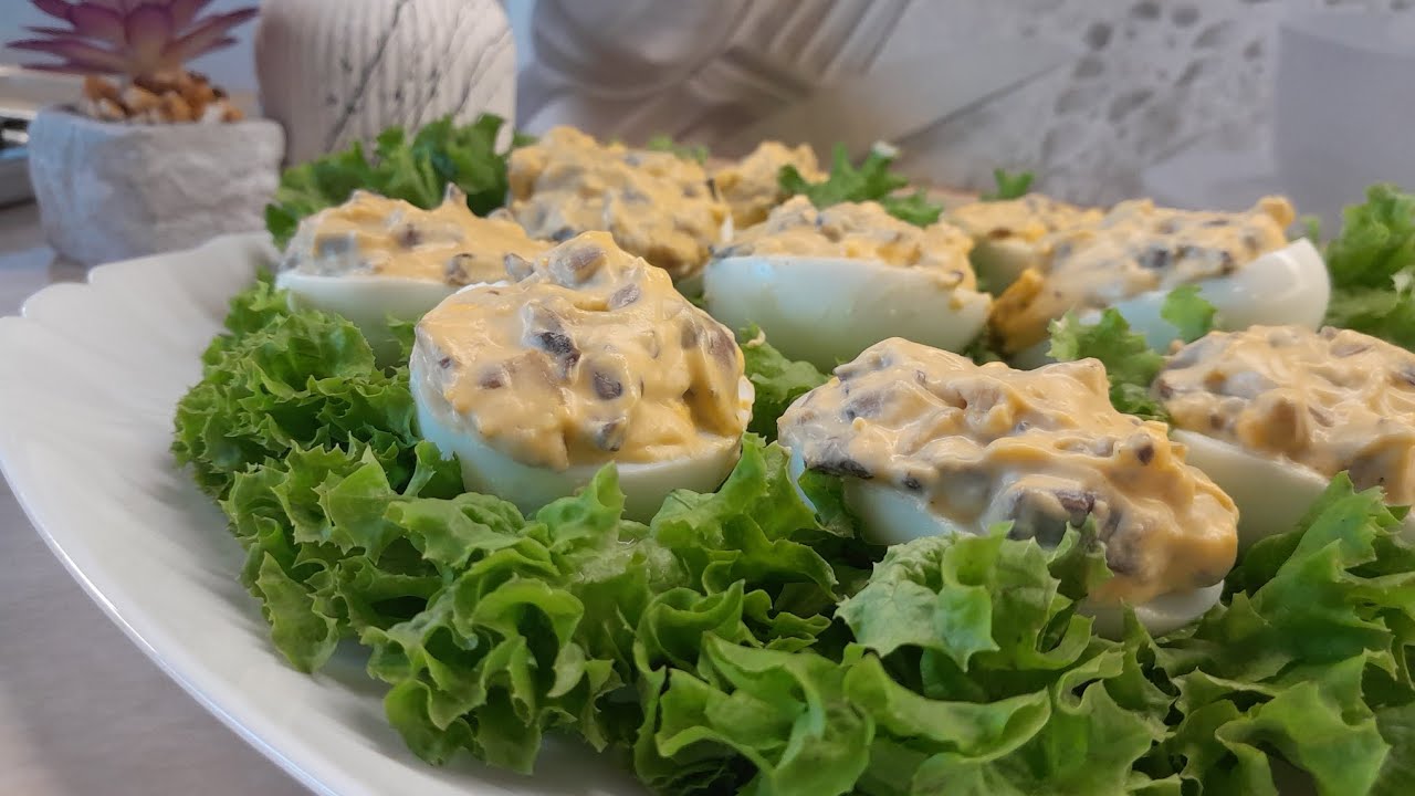 Кулінари поділилися рецептом Королівських фаршированих яєць. Фото: YouTube Смачна кухня з Наталією Данилюк