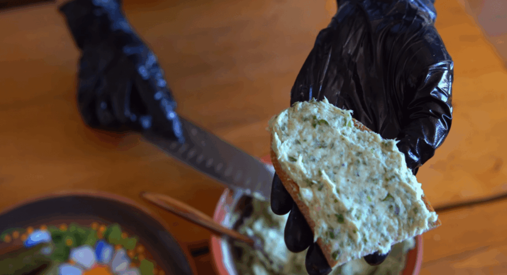 Намазка з сала за 2 хв: завжди подаю її з борщем – розлітається зі столу, як гарячі пиріжки 