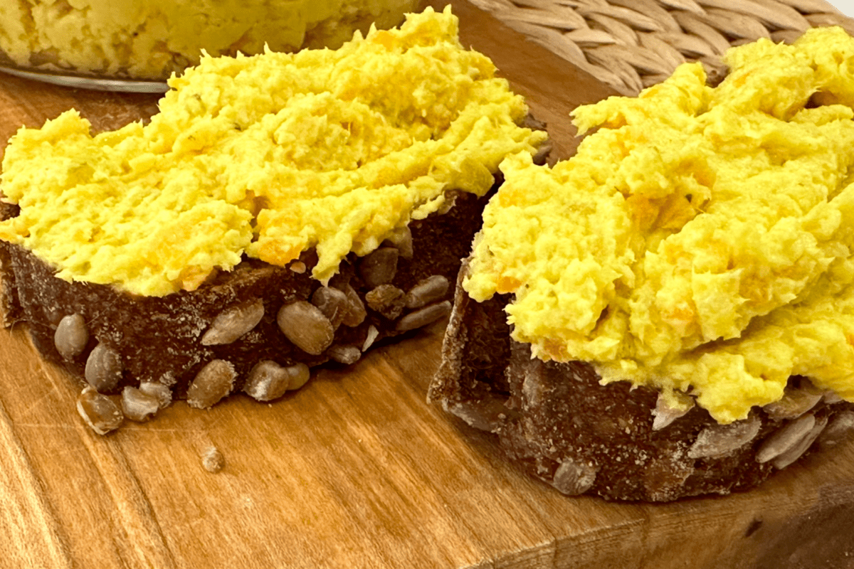 Кулінари розсекретили рецепт ситної намазки на бутерброди. Фото з YouTube-каналу @LenAppetit