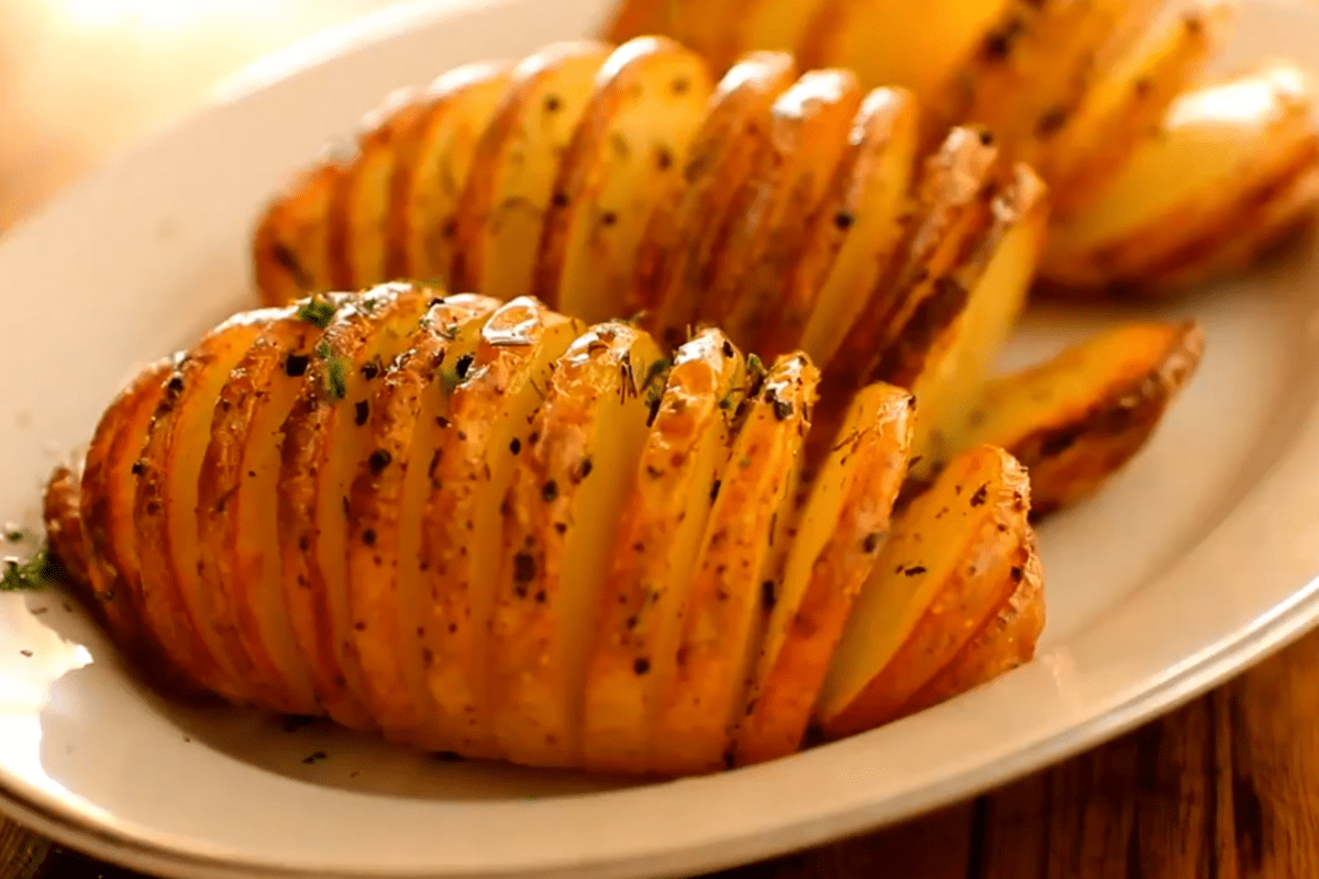 Кулінари розсекретили рецепт картоплі по-шведськи в духовці