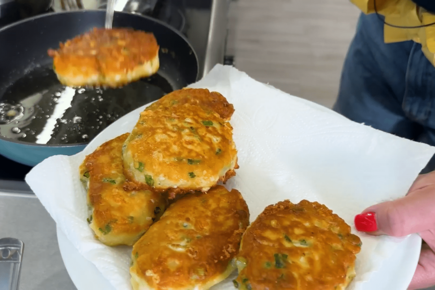 Кулінари розсекретили, які страви можна приготувати зі щавлю. Фото: скриншот з відео
