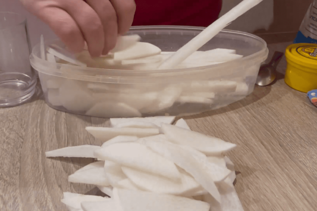 Кулінари розсекретили рецепт смачної закуски з редьки на будь-який стіл