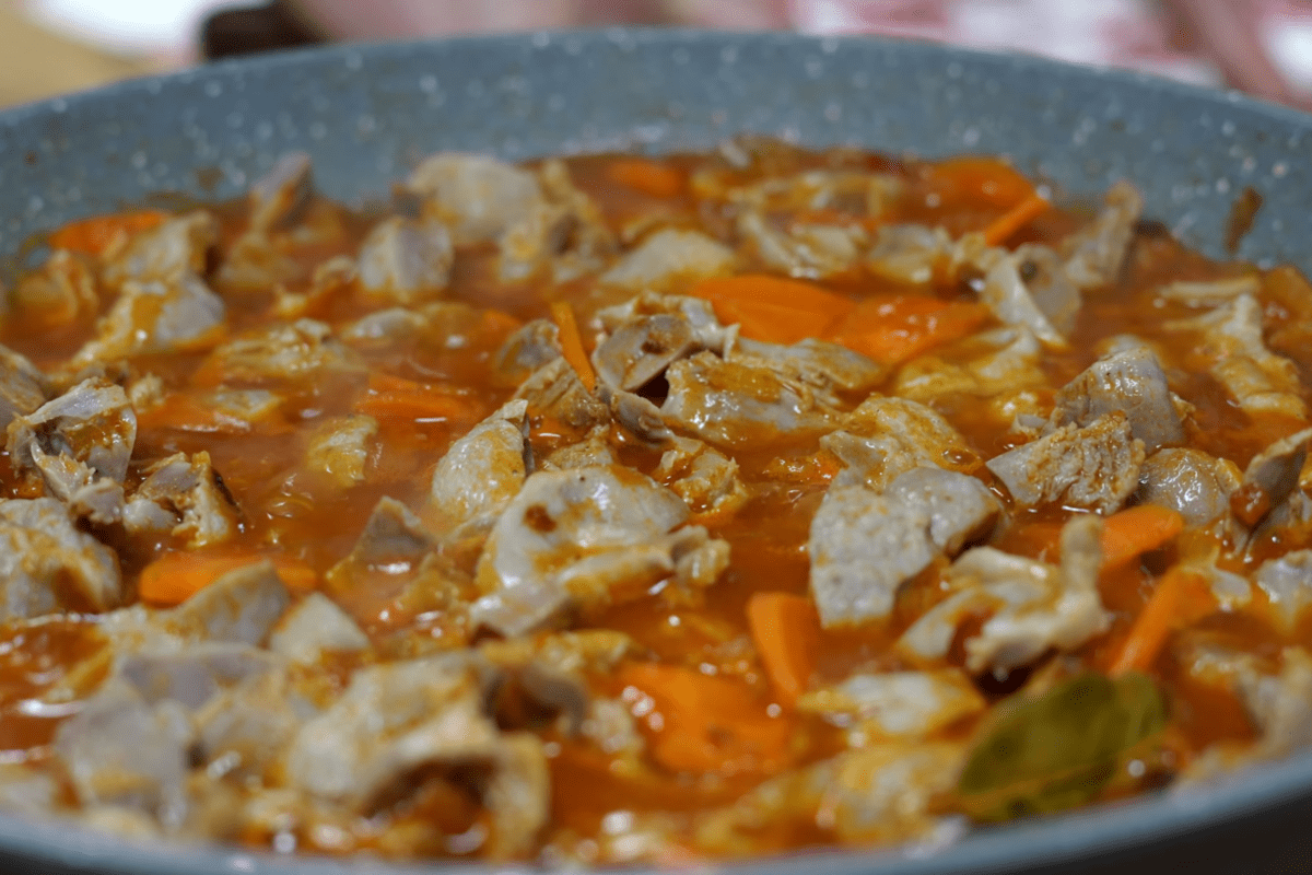 Кулінари розсекретили, як смачно приготувати курячі шлуночки в соусі