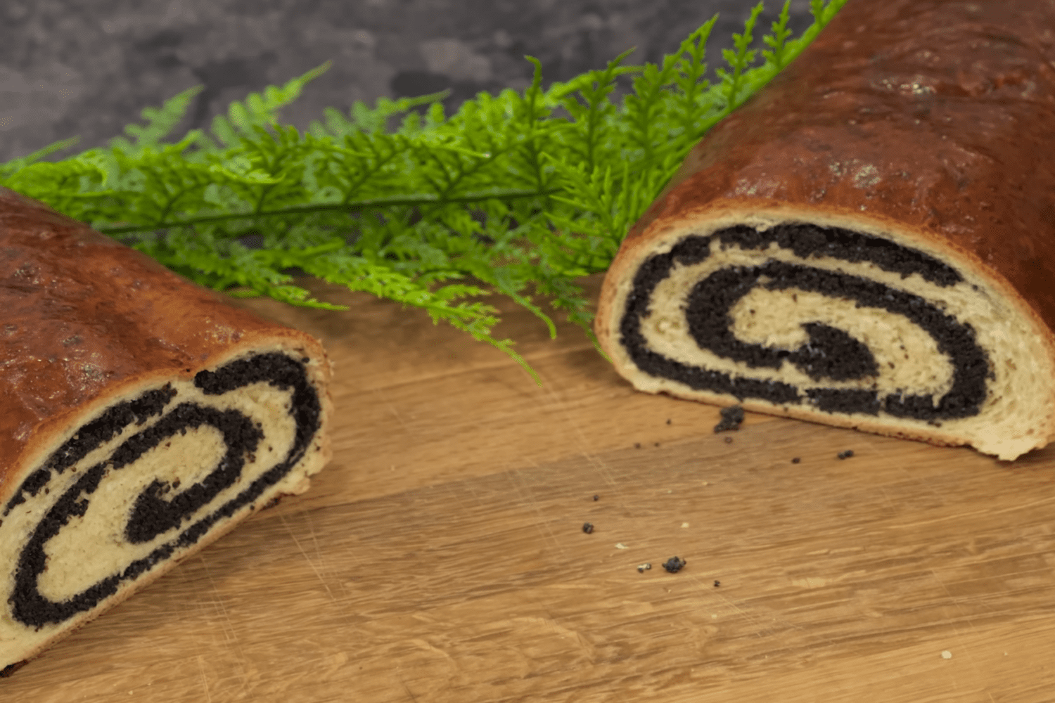 Кулінари розсекретили, як приготувати маковий рулет на Великдень 2026. Фото з YouTube-каналу @shvydkotasmachno