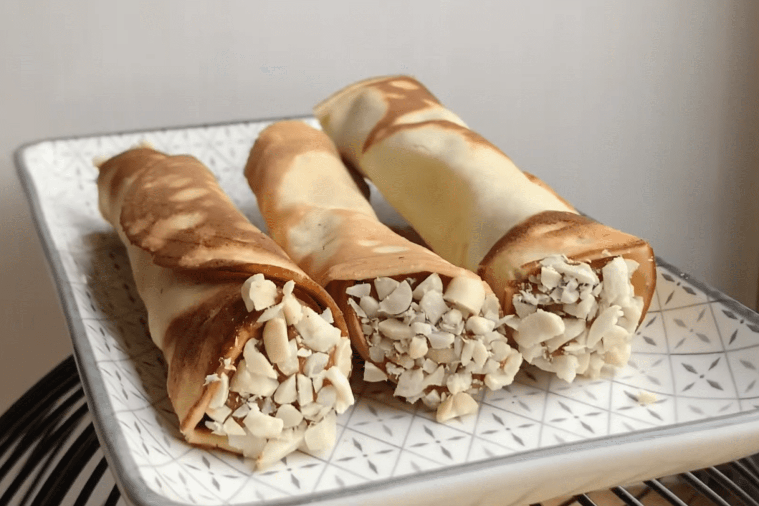 Кулінари розсекретили, як приготувати колишні вафлі зі згущеним молоком. Фото з YouTube-каналу @annnnetka Кулінари розсекретили, як приготувати колишні вафлі зі згущеним молоком. Фото з YouTube-каналу @annnnetka