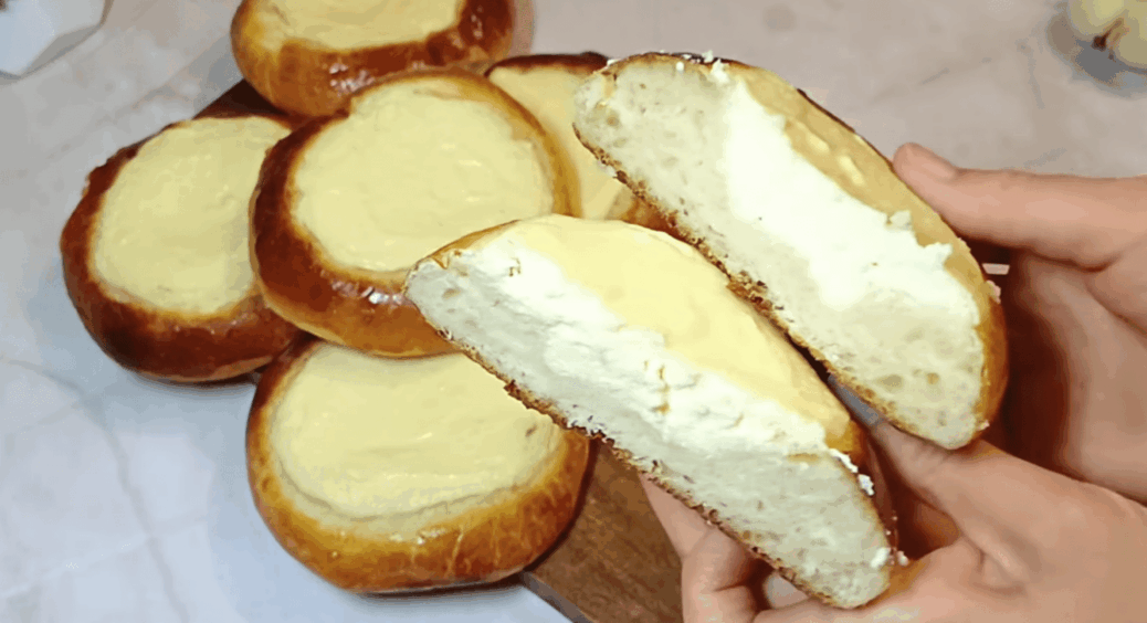 Заливна ватрушка з тістом на кефірі – випікається за простим принципом заливних пирогів 