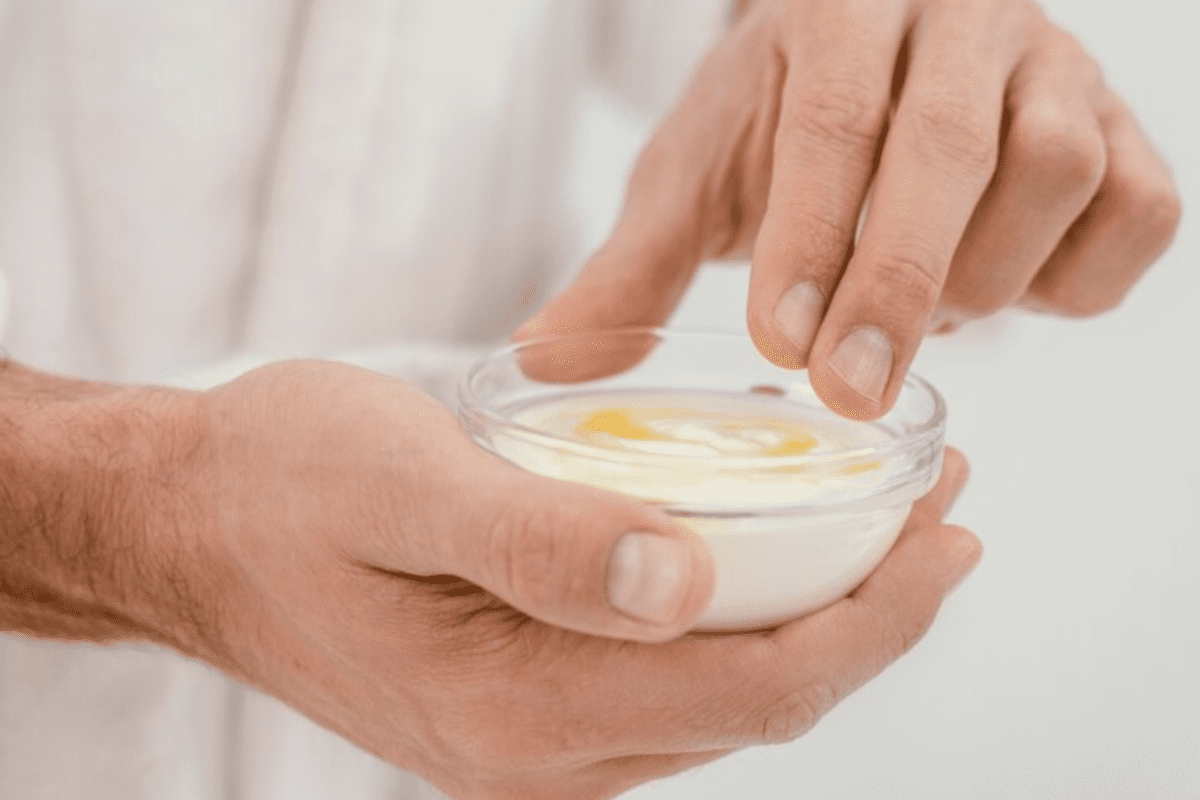 Експерти розповіли, скільки часу зберігається майонез і кетчуп відритими. Фото: Freepik