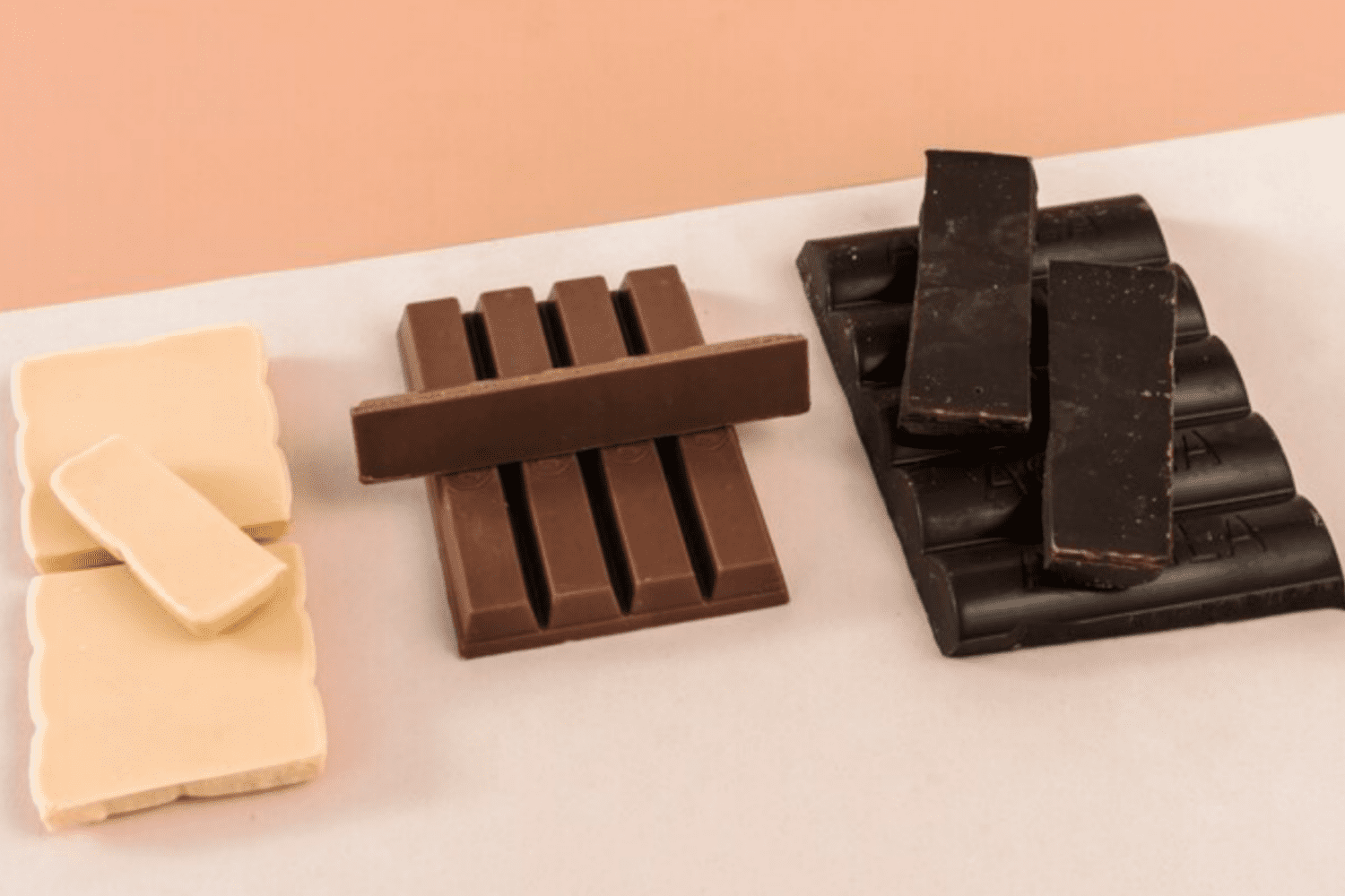 З чого насправді роблять білий шоколад і чи є він корисним. Фото: Freepik