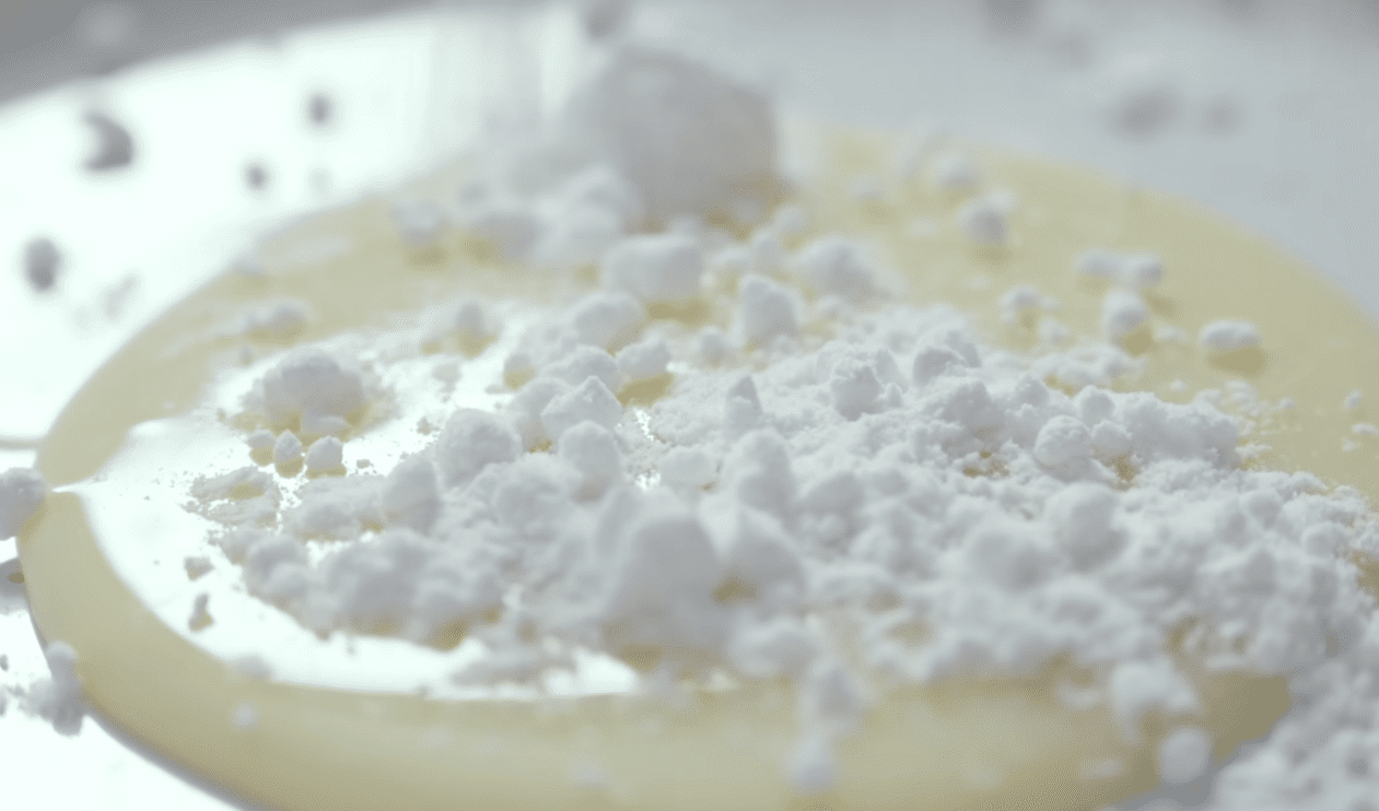 Як зробити глазур для пасок за 1 хвилину без варіння, желатину та сирих білків Фото: YouTube Alina FooDee