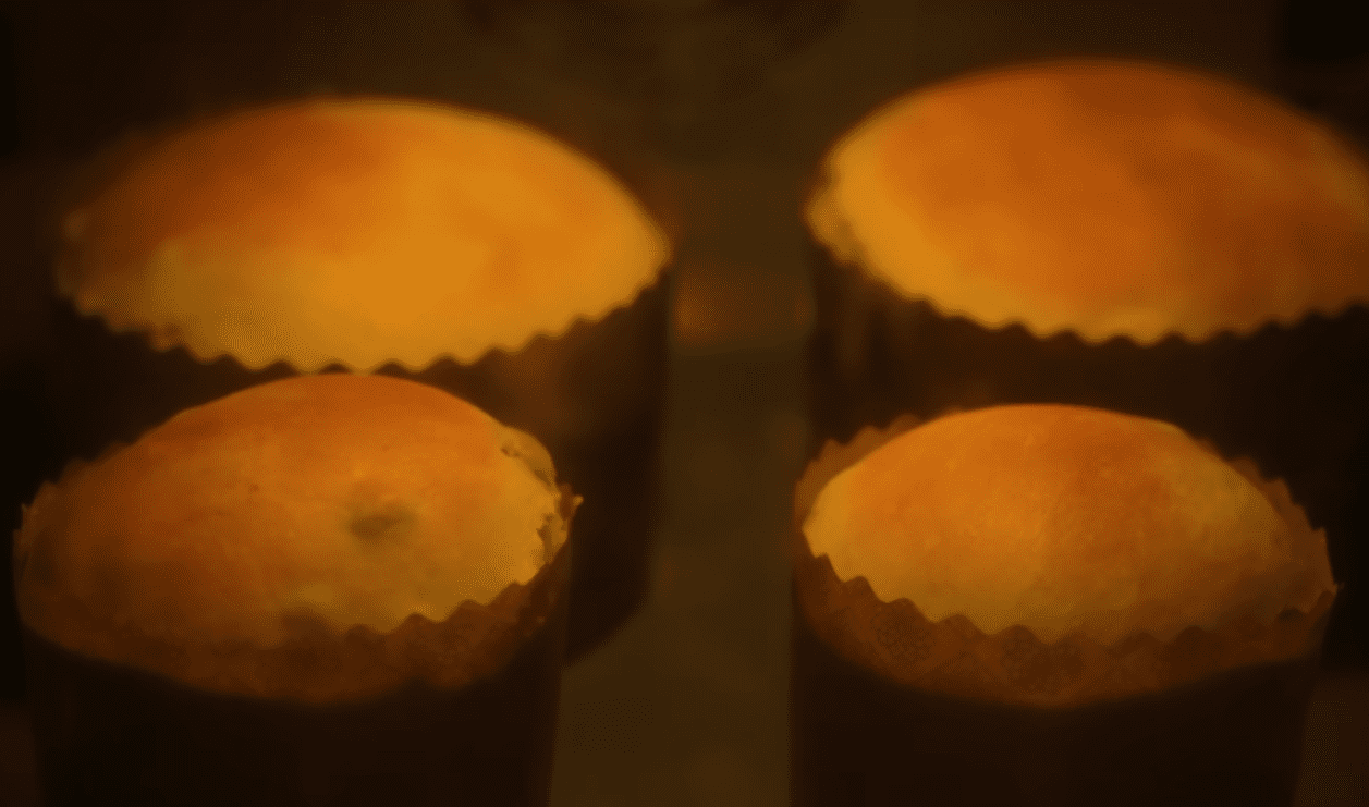 Кухарі розповіли, яку помилку найчастіше роблять господині під час випікання пасок Фото: YouTube Alina FooDee