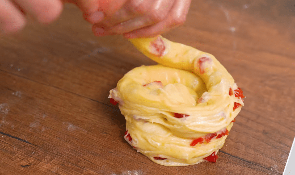 Кухарі дали найкращий рецепт крафіна на Великдень 2026 Фото: YouTube Alina FooDee