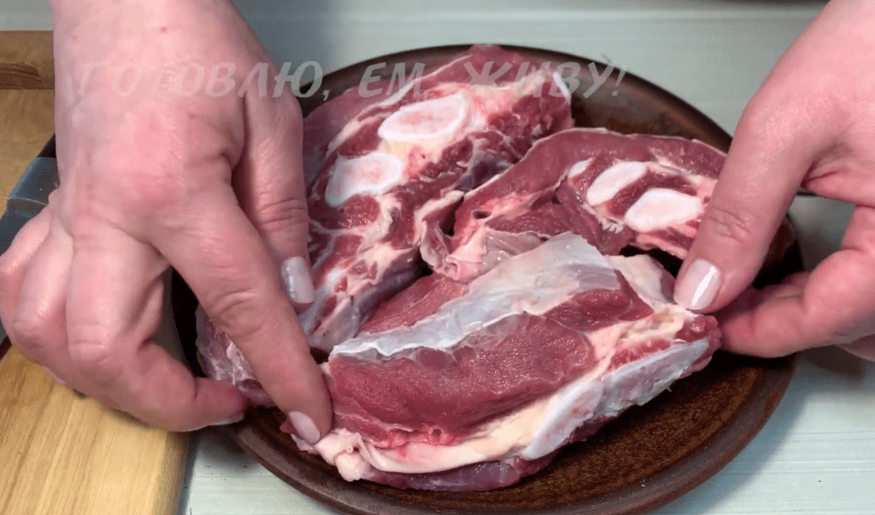 Кухарі розповіли, як приготувати справжній грузинський суп харчо Фото: YouTube Готую, їм, живу!