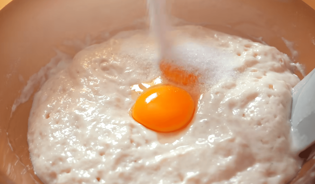 Секрет повітряного тіста для паски в заварюванні борошна - рецепт Фото: YouTube Alina FooDee