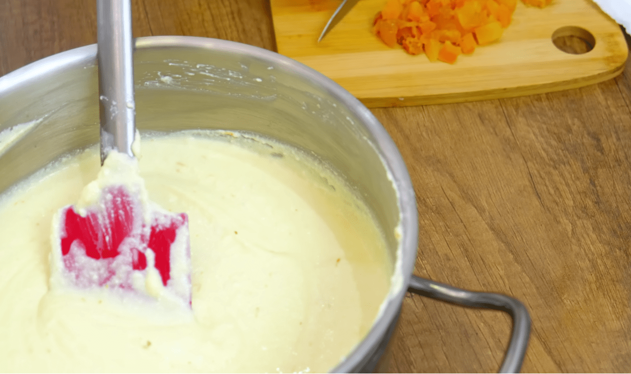 Кулінари розповіли, як правильно зробити заварну сирну паску на Великдень 2026 Фото: YouTube Alina FooDee