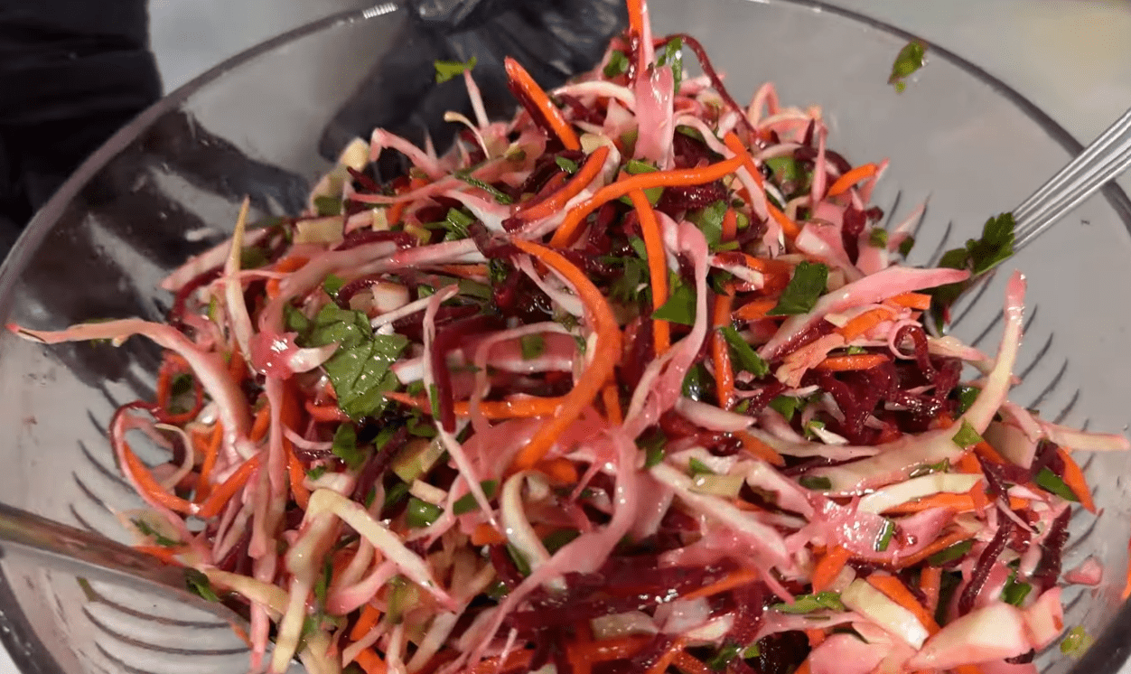 Кулінари назвали 2 найпопулярніші рецепти з буряків — не борщ Фото: YouTube СИТИЙ СТІЛ - їжа та рецепти