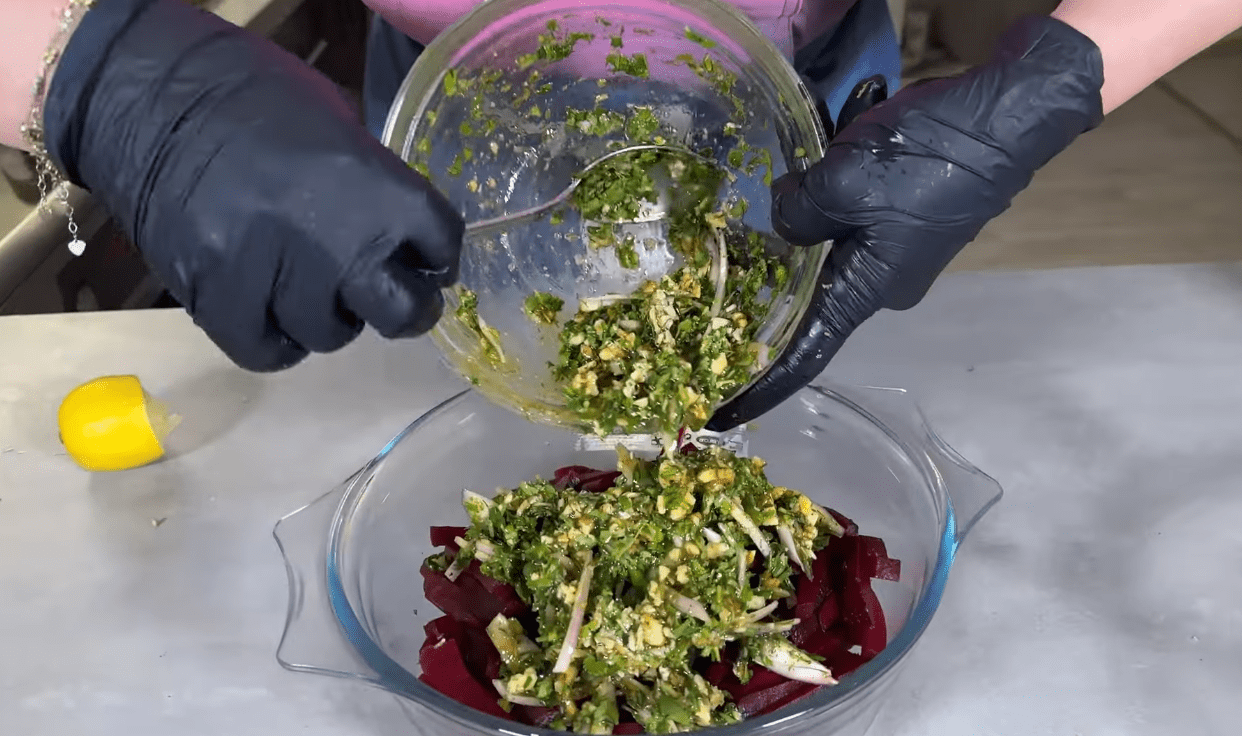 Кулінари назвали 2 найпопулярніші рецепти з буряків — не борщ Фото: YouTube СИТИЙ СТІЛ - їжа та рецепти