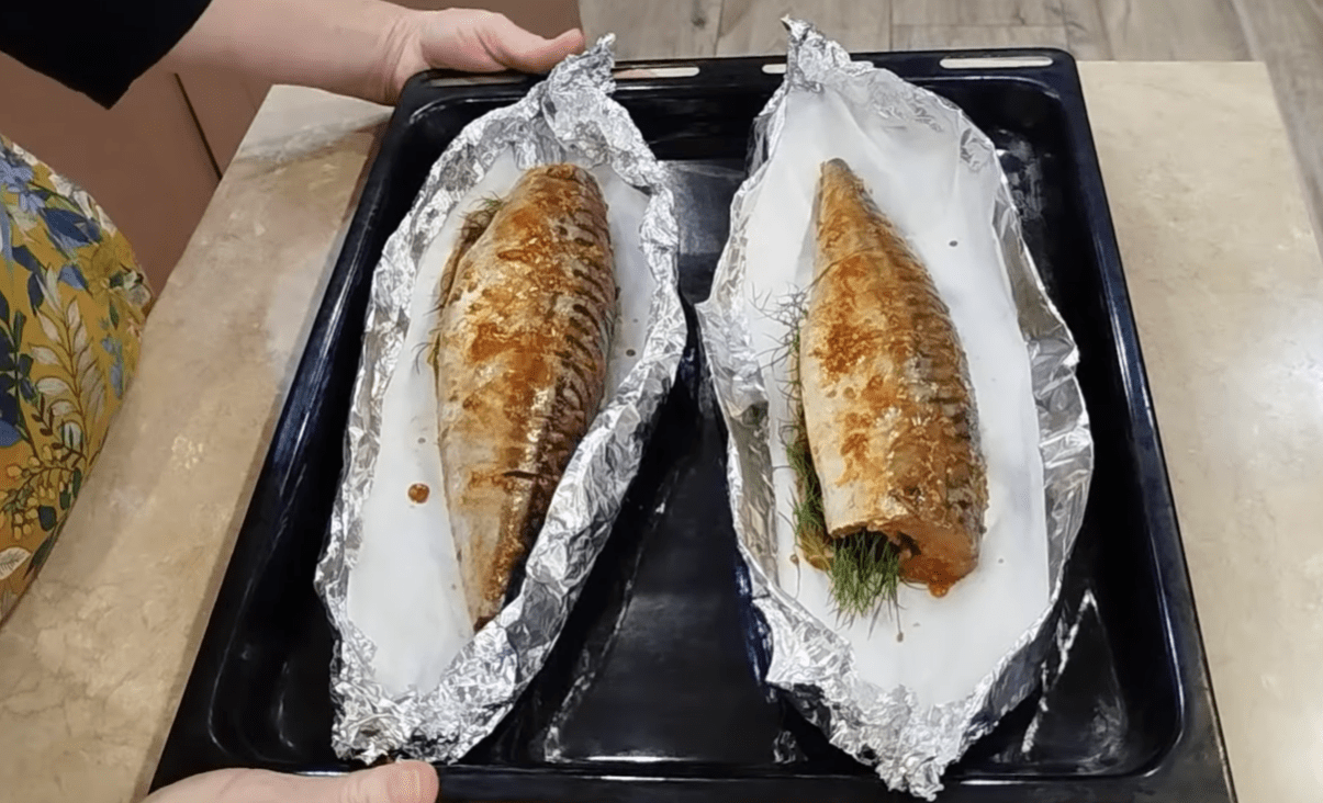 Кухарі розповіли, як правильно приготувати скумбрію вдома - рецепт Фото: YouTube Sav.Kov.V.O.