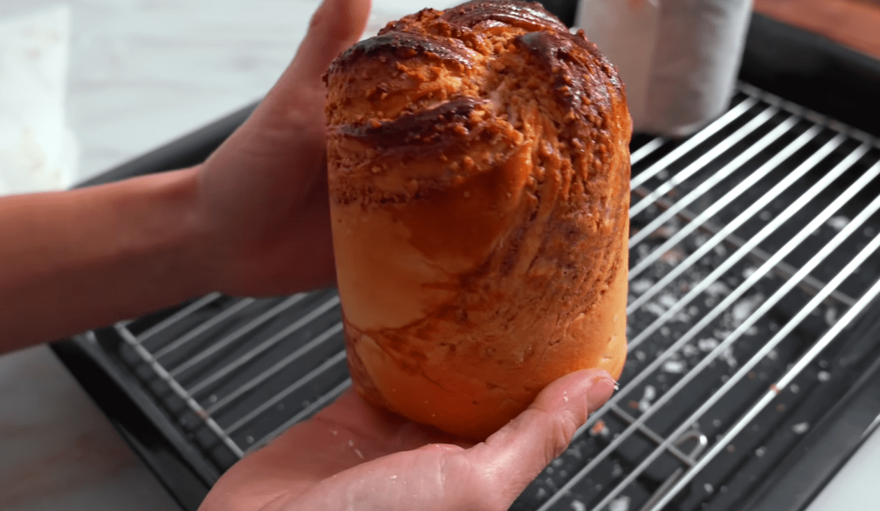 Кулінари дали покращений рецепт крафіна на Великдень з горіховою начинкою Фото: YouTube Alina FooDee