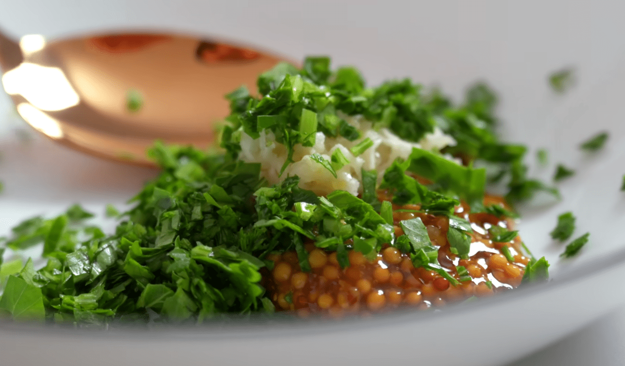 Кулінари дали рецепт ідеальних свинячих реберець у духовці з добрим маринадом Фото: YouTube Alina FooDee