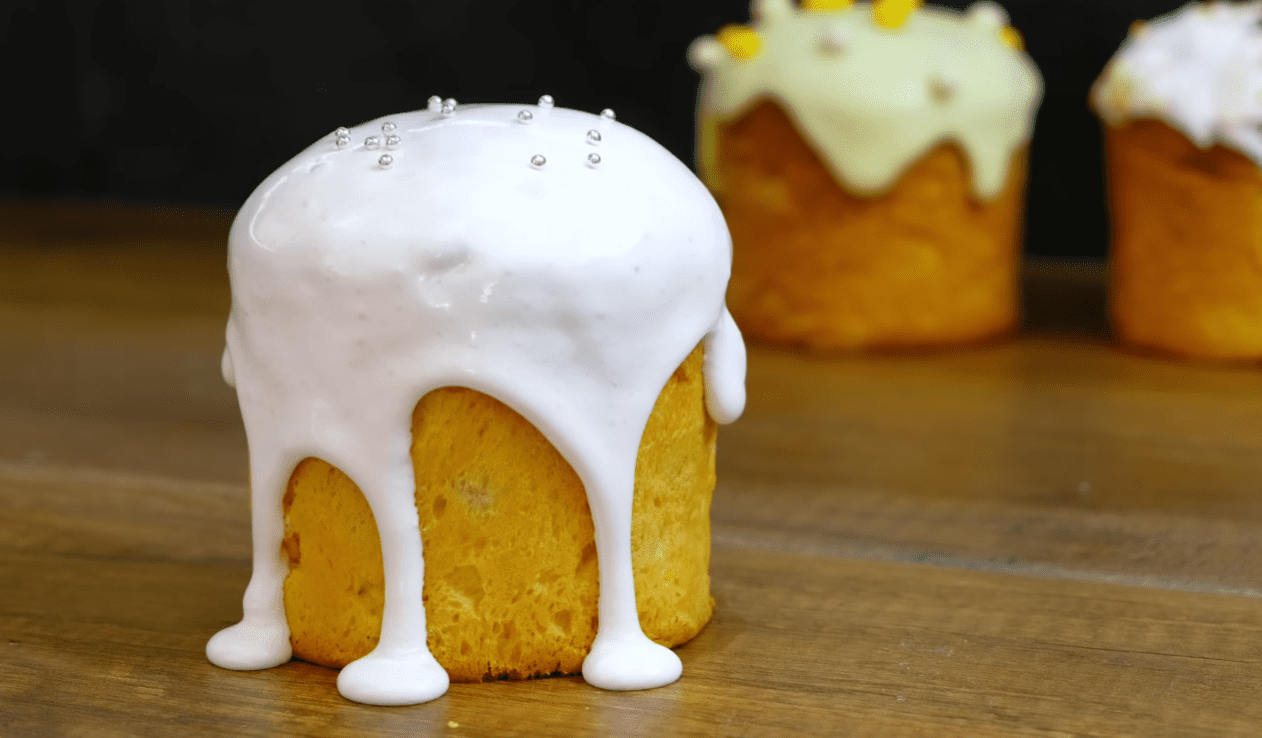 Кулінарка зробила чесний огляд різних рецептів глазурі для пасок Фото: YouTube Alina FooDee