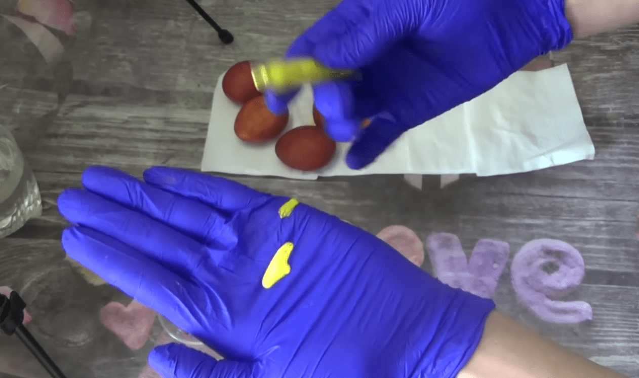 Кулінари розповіли, як зробити знамениті золоті яйця на Великдень Фото: YouTube Рецепти від Іллі