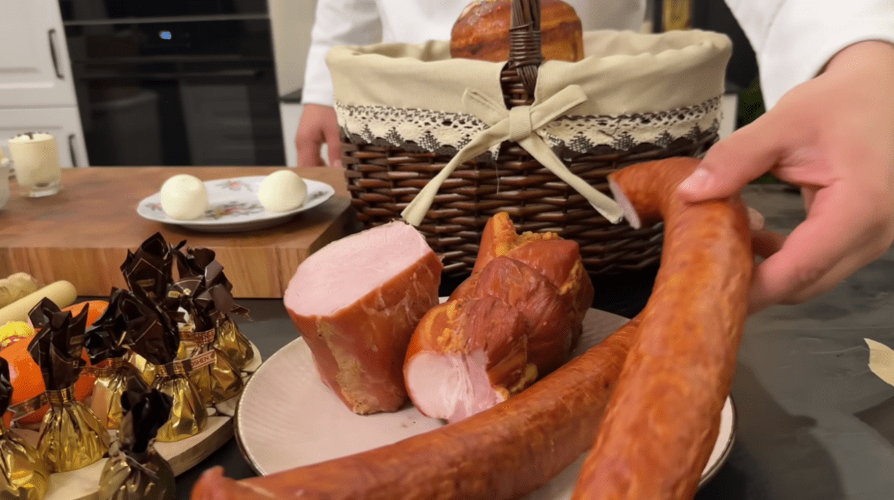 Українці розповіли, що покладуть у кошик на Великдень окрім пасок, яєць і свічки Фото: YouTube Іван Янюк