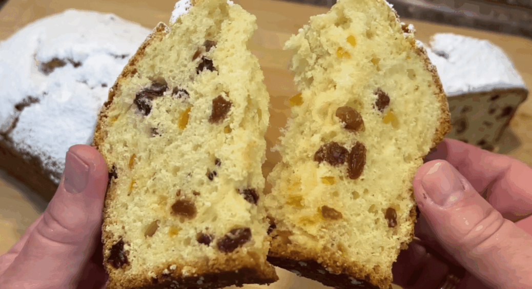 Ласощі до чаю за 5 хвилин! Пишний кекс на кефірі, без міксера – багато родзинок та цукатів 