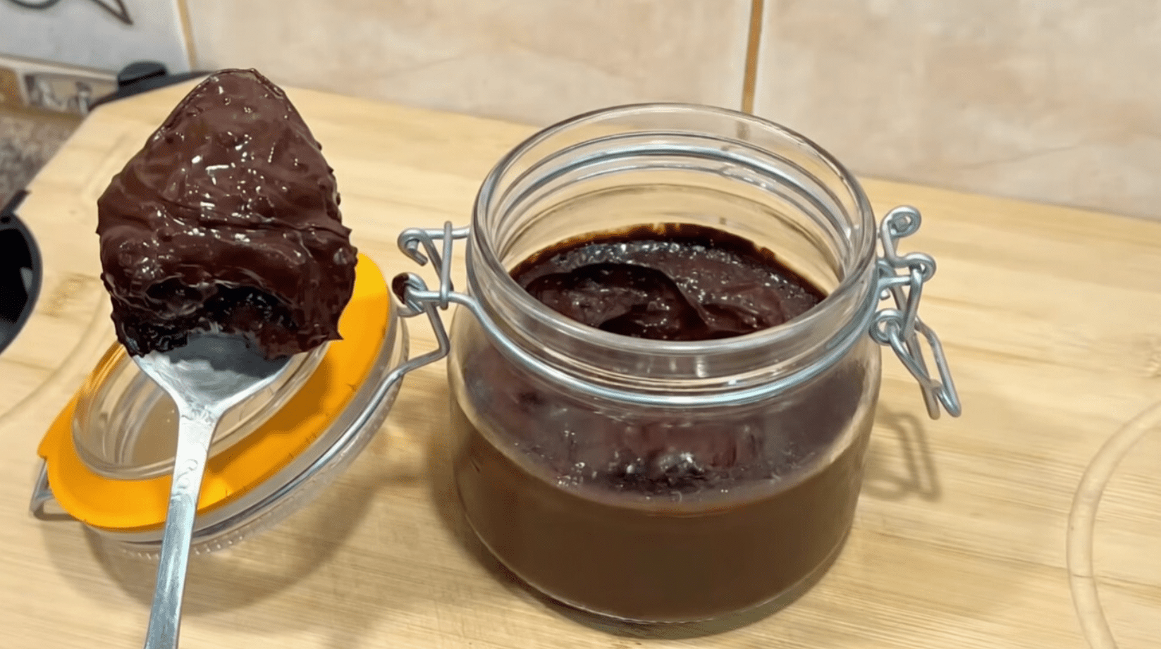 Кулінарка дала рецепт смачної шоколадної пасти без молока та цукру Фото: Ютуб-канал Кухні невмілої господині