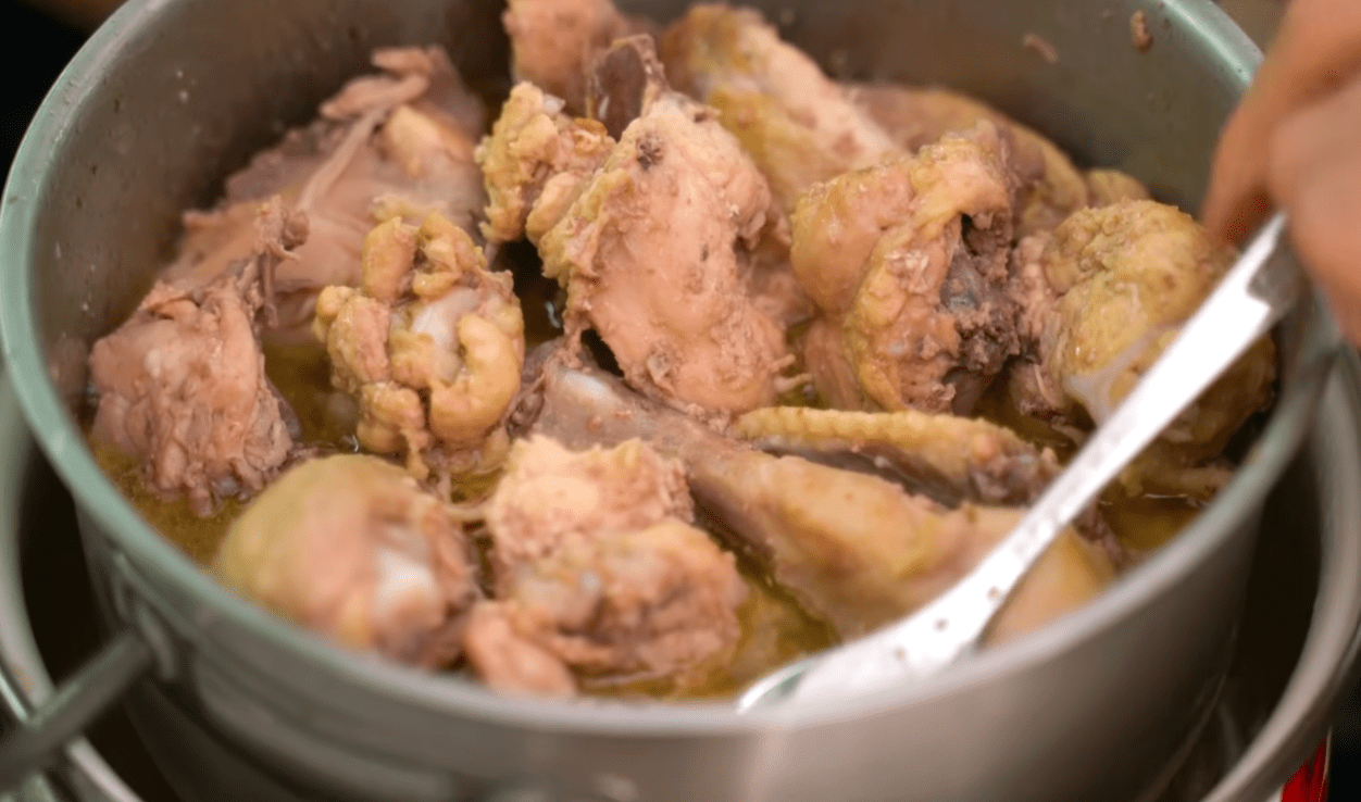 Кулінари визначили найкращий рецепт домашнього сальтисона Фото: Ютуб-канал Alina FooDee