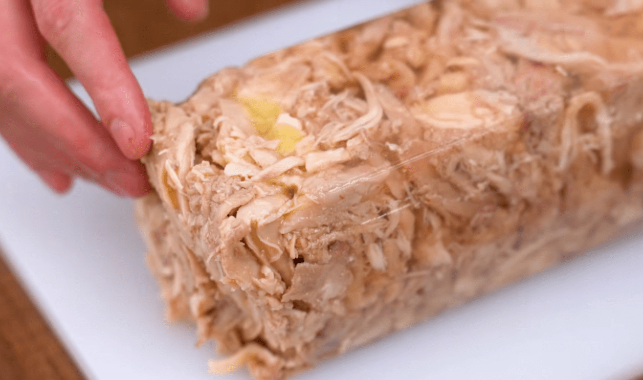 Кулінари визначили найкращий рецепт домашнього сальтисона Фото: Ютуб-канал Alina FooDee