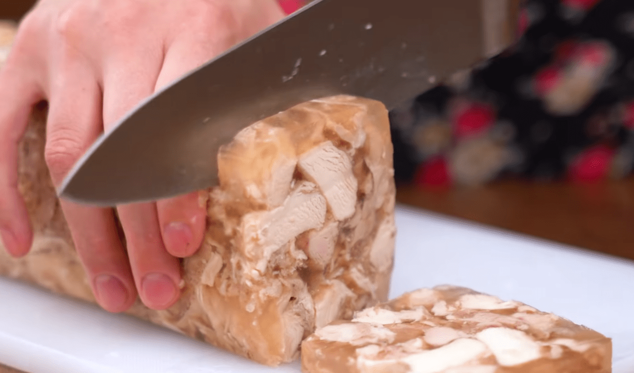 Кулінари визначили найкращий рецепт домашнього сальтисона Фото: Ютуб-канал Alina FooDee