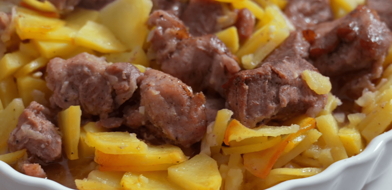 Рецепт смачної вечері з картоплі та м'яса в духовці чи аерогрилі Фото: скриншот Ютуб-канал Alina FooDee