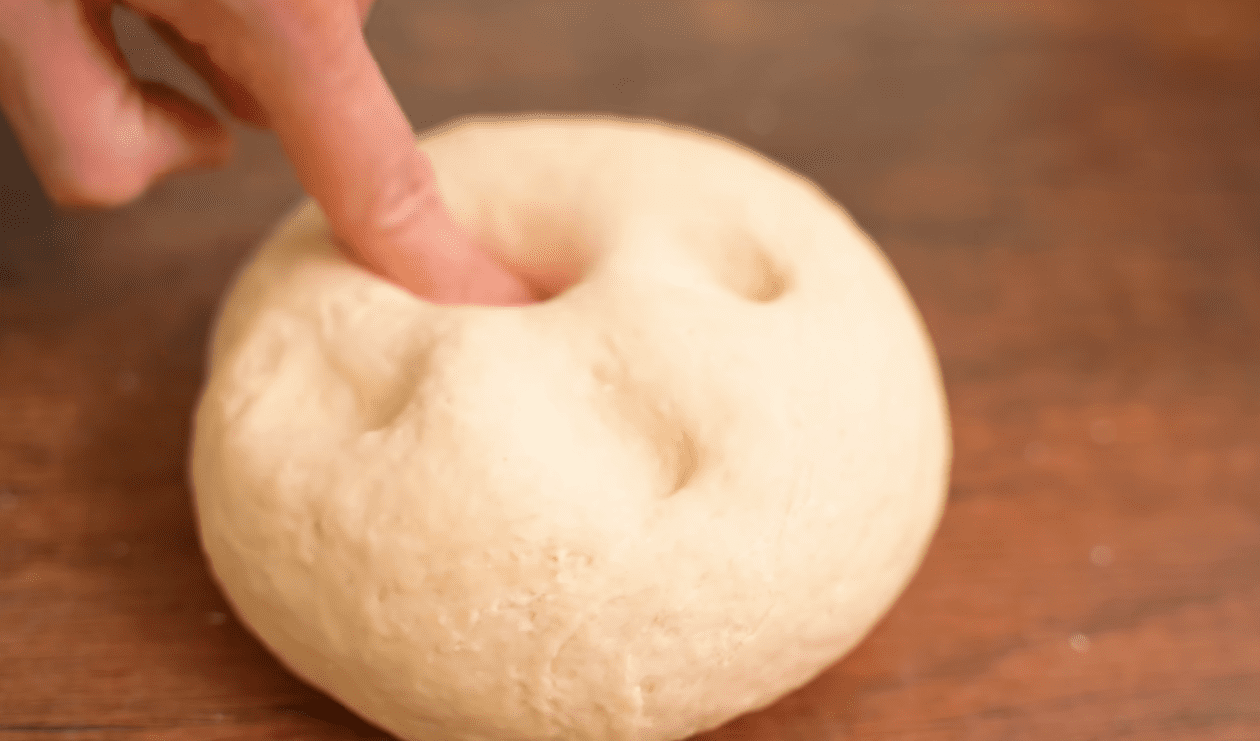 Рецепт правильного тіста для домашніх пельменів та вареників Фото: скриншот Ютуб-канал Alina FooDee