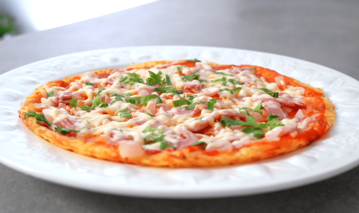 Рецепт картопляної піци на сковороді без додавання борошна Фото: Ютуб-канал Alina FooDee