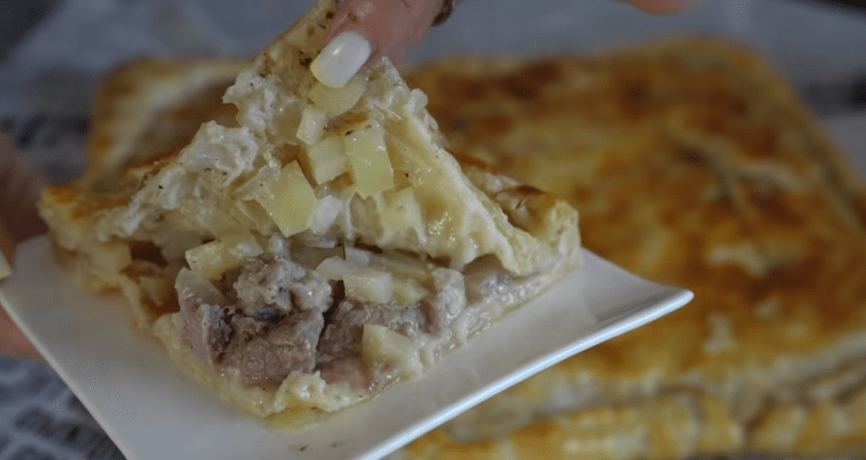 Традиційний кримськотатарський пиріг із соковитою начинкою та автентичним смаком Фото: Ютуб-канал Та що лишає СМАК