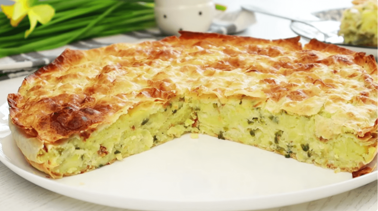 Рецепт лінивого пирога за 20 хвилин з лаваша та картоплі Фото: Ютуб-канал ВІКА - прості рецепти