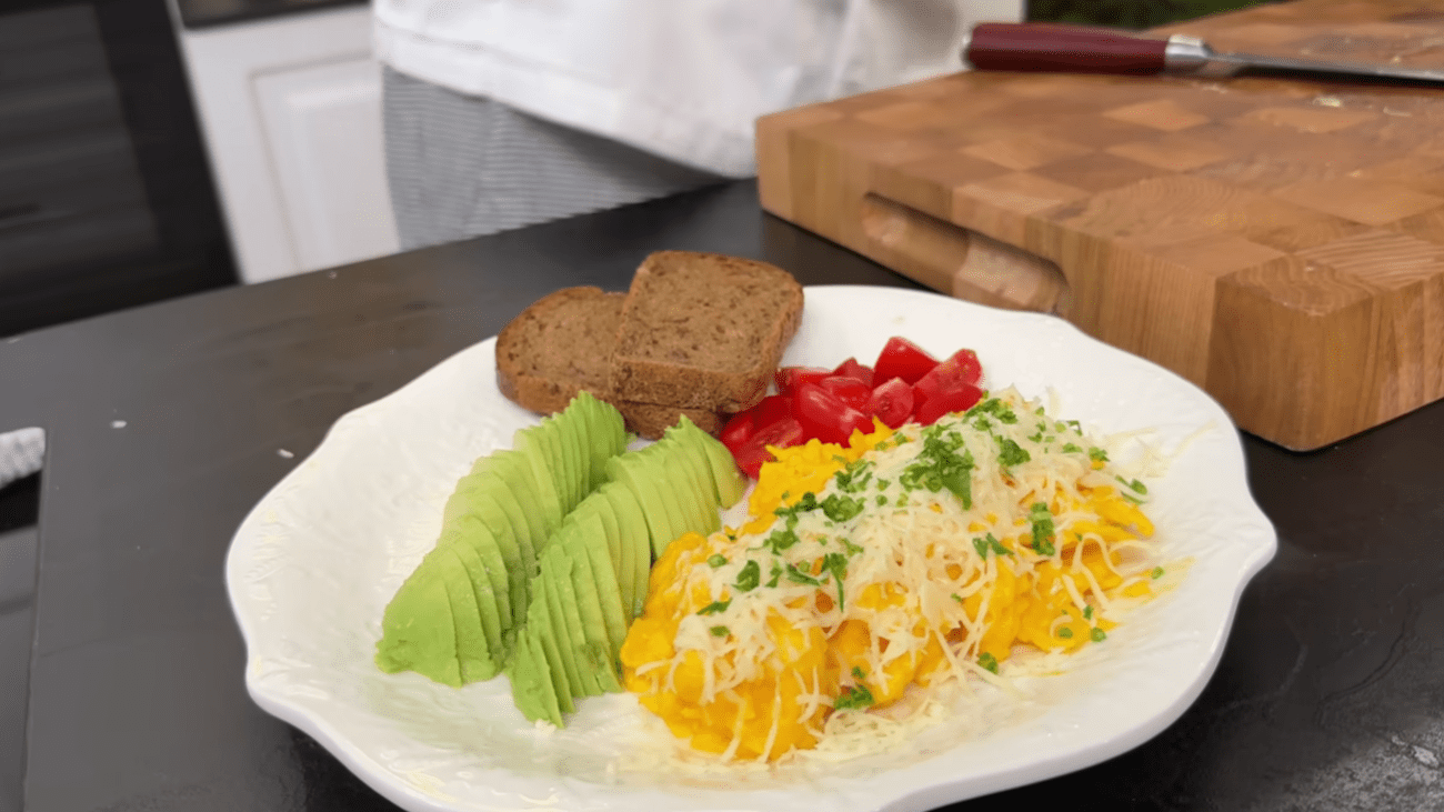 Збалансоване меню: рецепт ідеального сніданку за 10 хвилин Фото: Ютуб-канал Іван Янюк