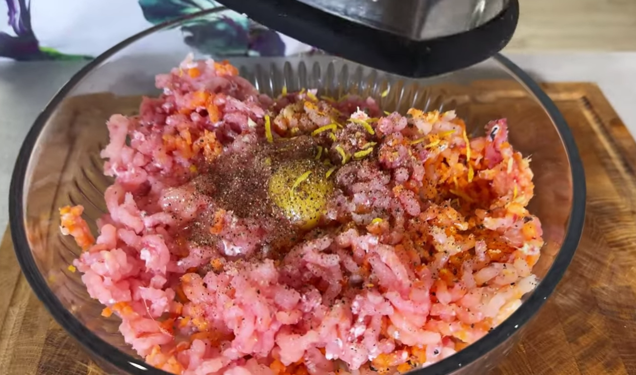 Кухарі дали правильний рецепт корисних, дієтичних рибних котлет на пару. Фото: Ютуб-канал Ірина Рудневська