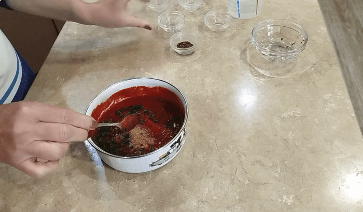 Рецепти соусів для пікніка, які з'їдаються швидше ніж шашлик Фото: Ютуб-канал Sav.Kov.V.O.