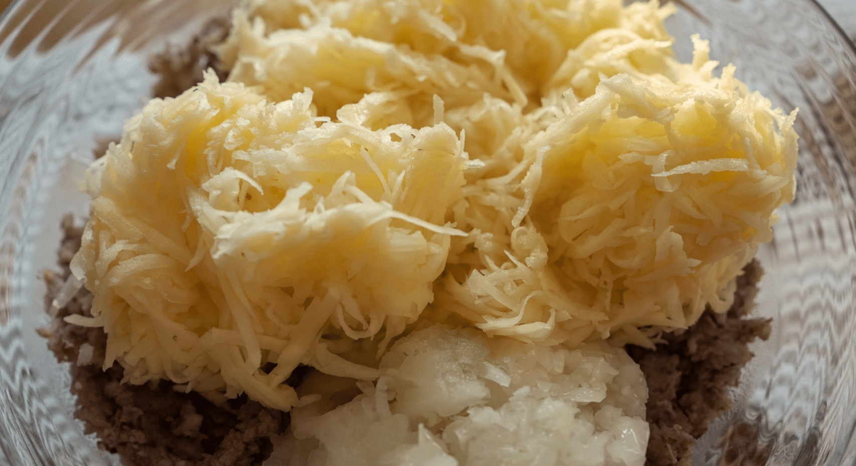 Як зробити смачні котлети за копійки, які не відрізнити від м'ясних Фото: Ютуб-канал Карпатська Господиня